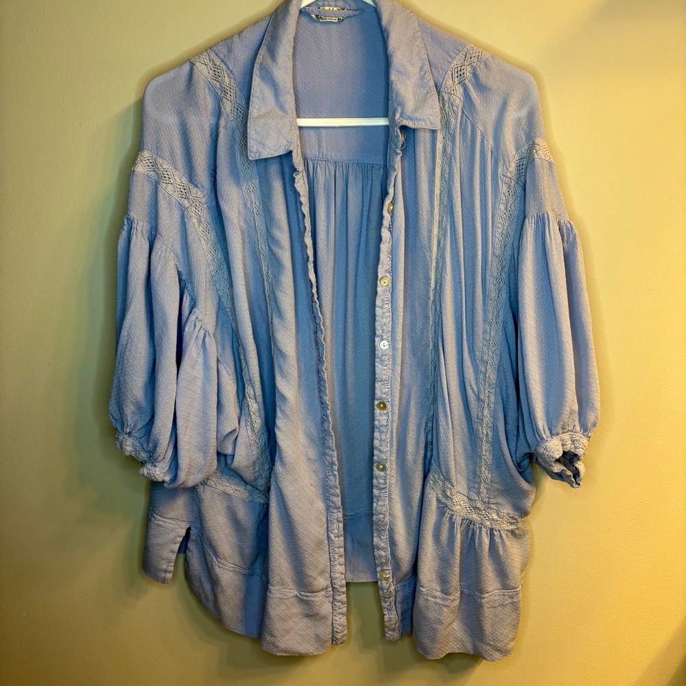 Free People Button Up Shirt Blouse Blue Flowy Oversized XS - Picture 2 of 9